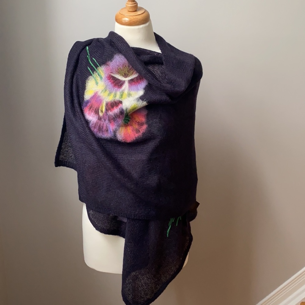 🧣NWT Anthropologie Navy Felted Bouquet Scarf - Picture 3 of 12